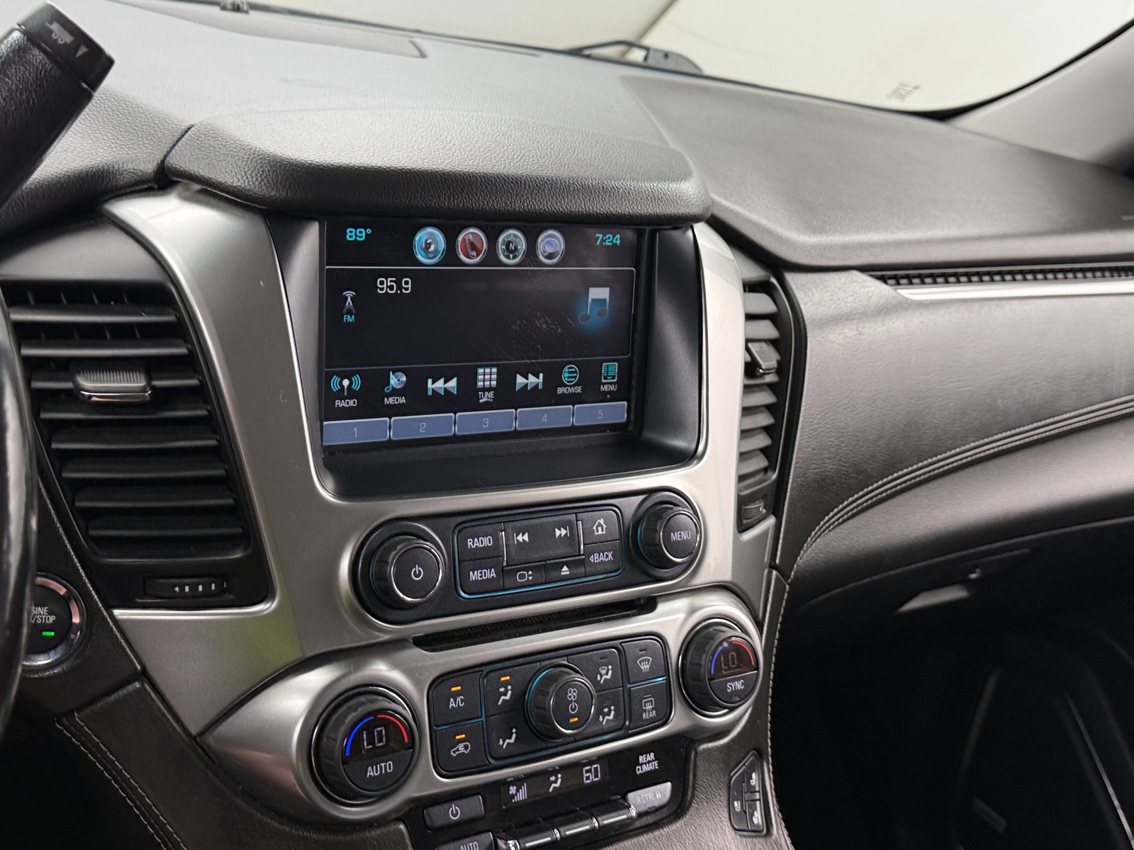 Thumbnail: 2018 Chevrolet Tahoe - 3