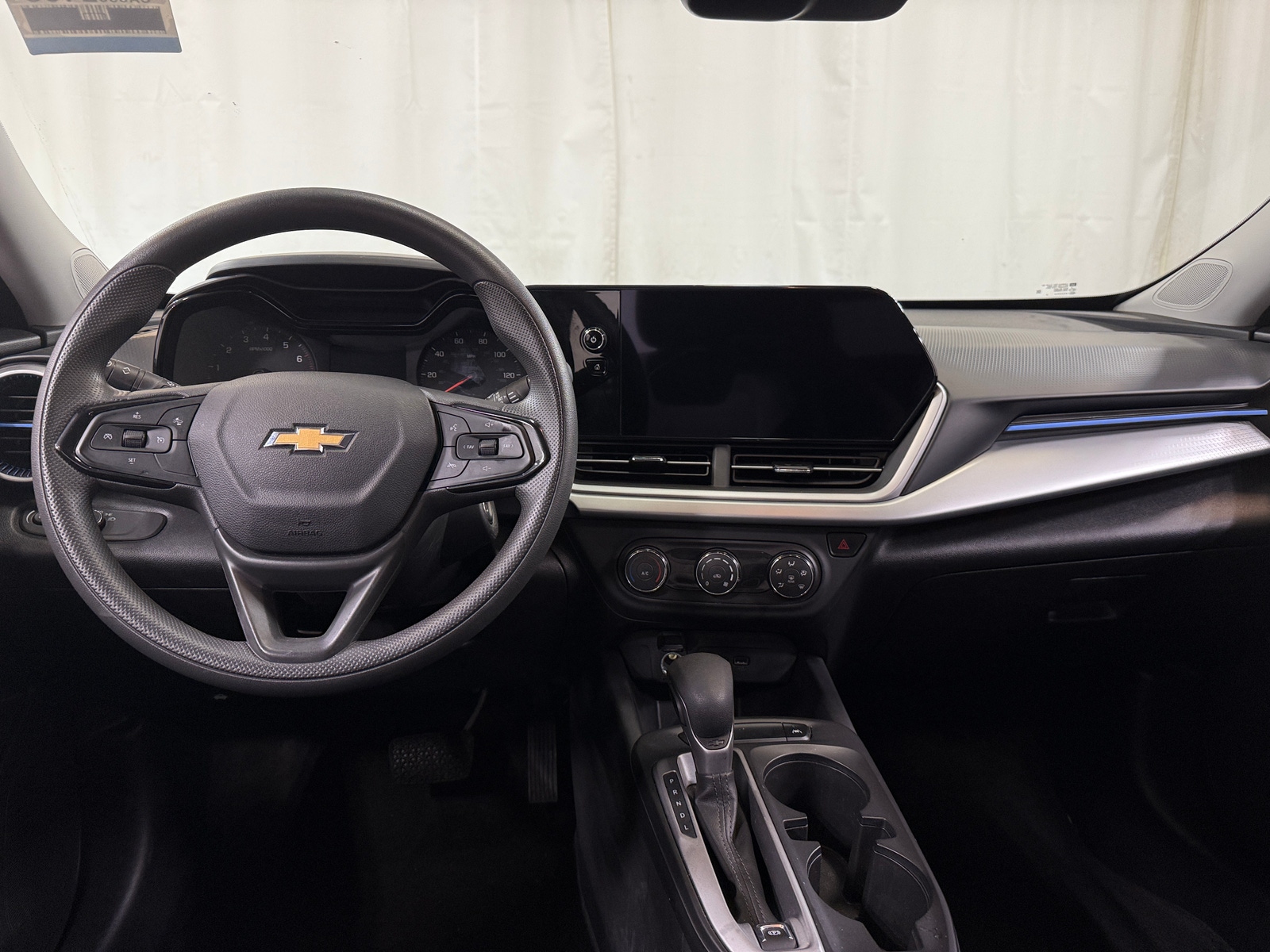 Thumbnail: 2025 Chevrolet Trax - 3