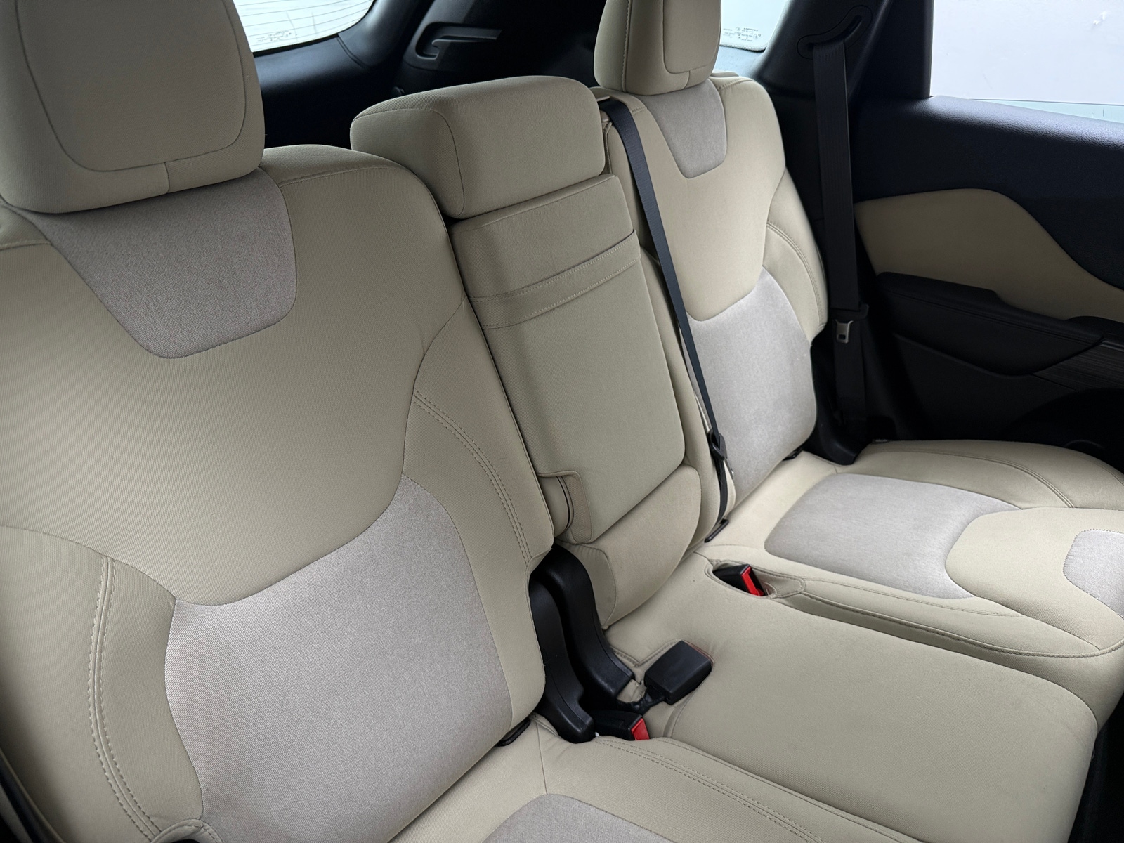 Thumbnail: 2016 Jeep Cherokee - 6