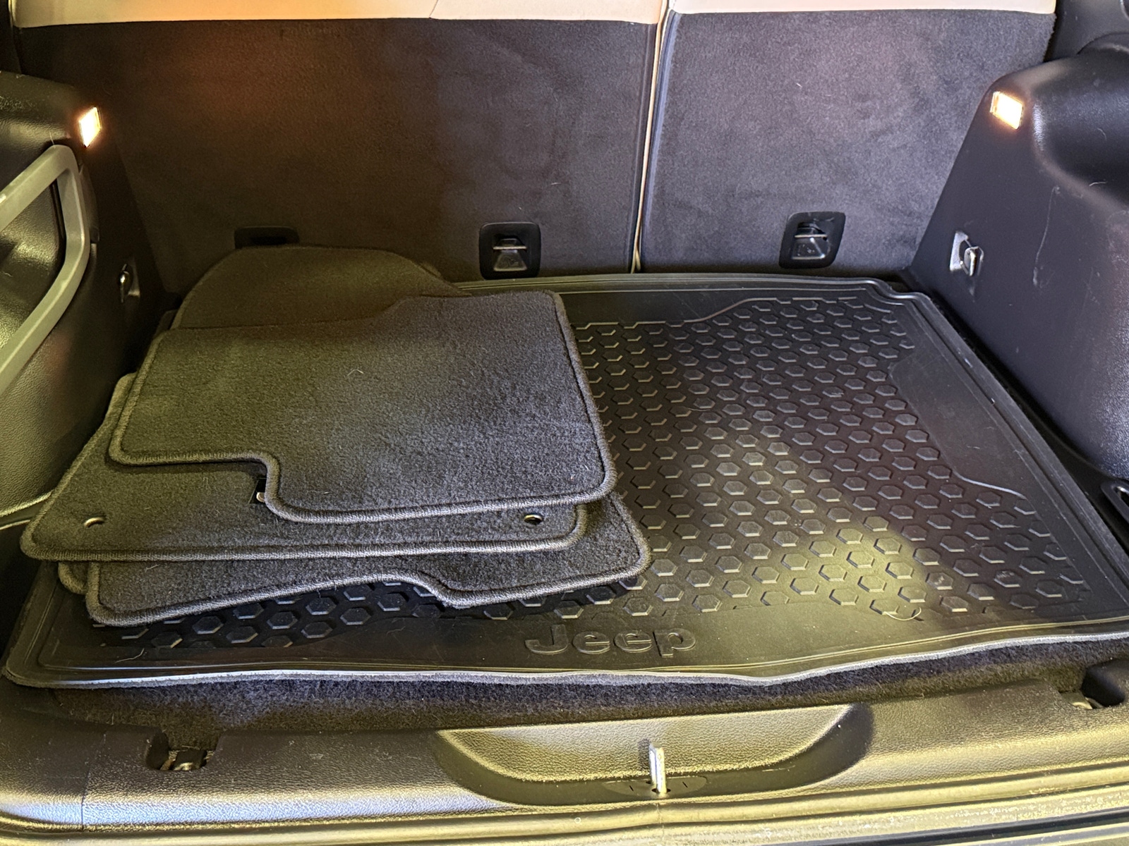 Thumbnail: 2016 Jeep Cherokee - 7