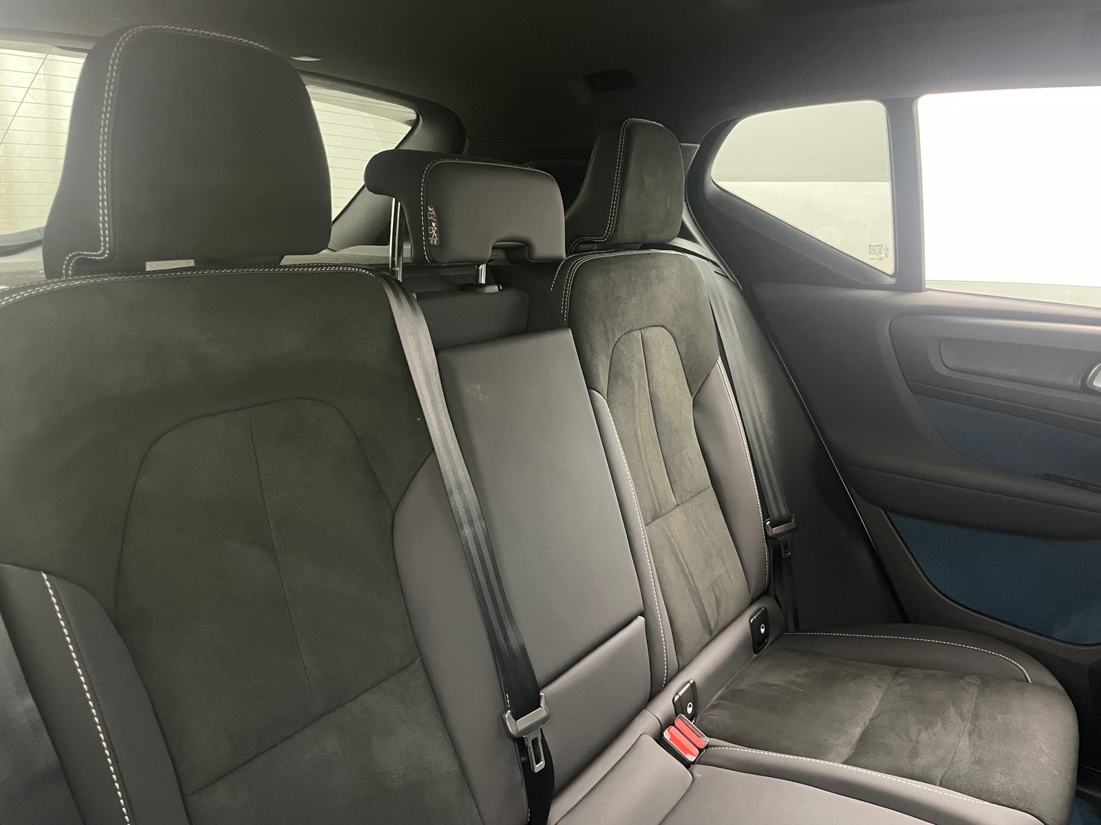 Thumbnail: 2023 Volvo XC40 - 6