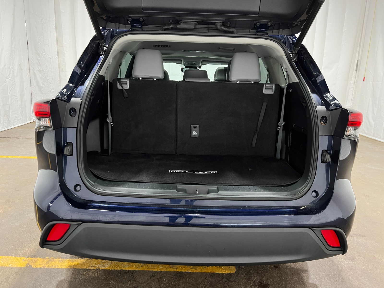 Thumbnail: 2021 Toyota Highlander - 6