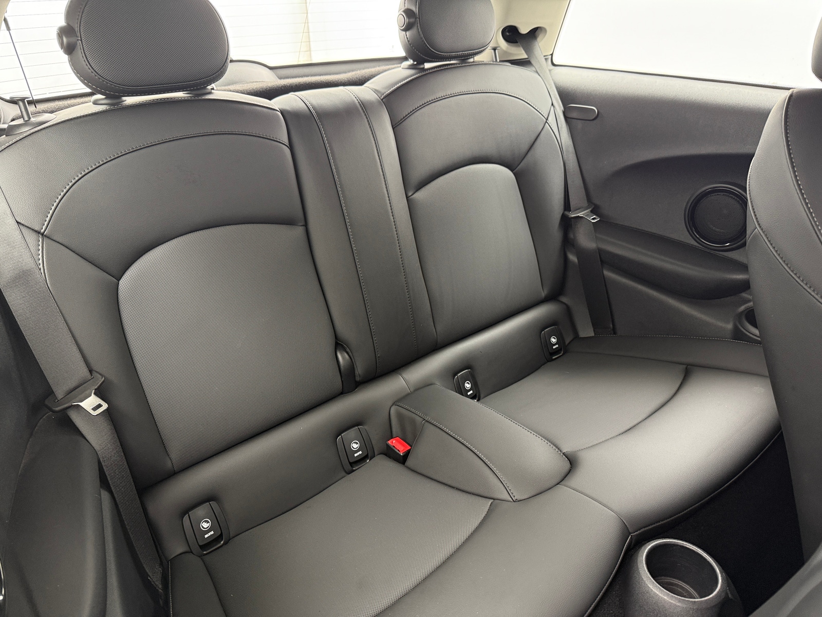 Thumbnail: 2022 MINI Cooper Hardtop - 5