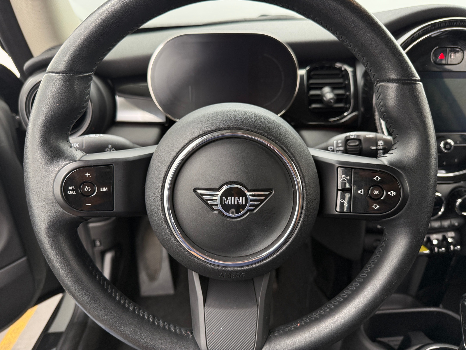 Thumbnail: 2022 MINI Cooper Hardtop - 4