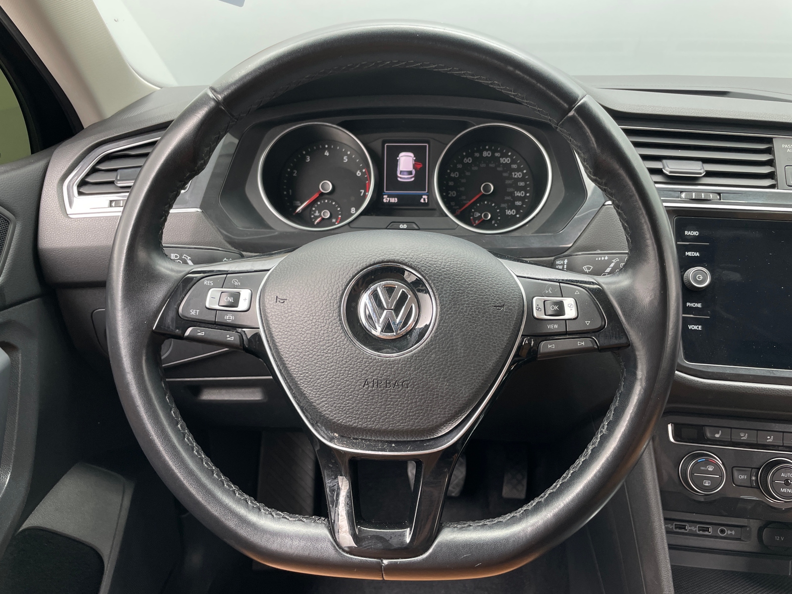 Thumbnail: 2019 Volkswagen Tiguan - 4