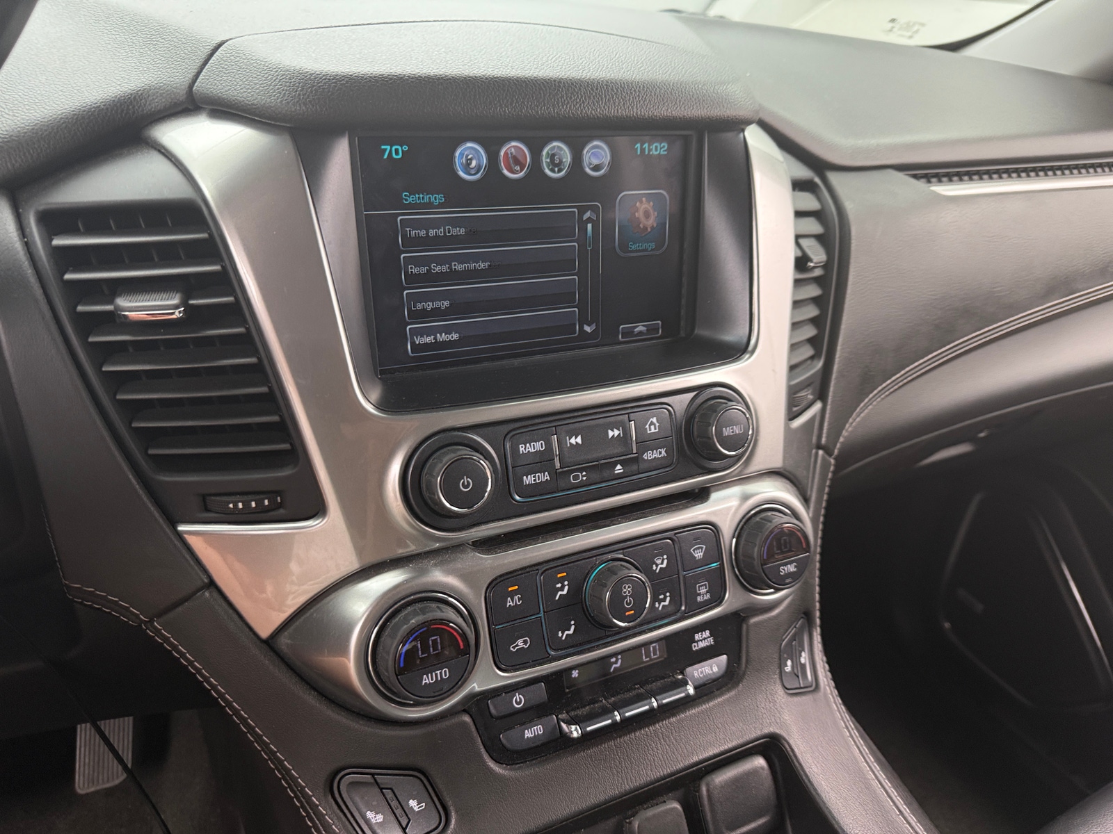 Thumbnail: 2018 Chevrolet Suburban - 3