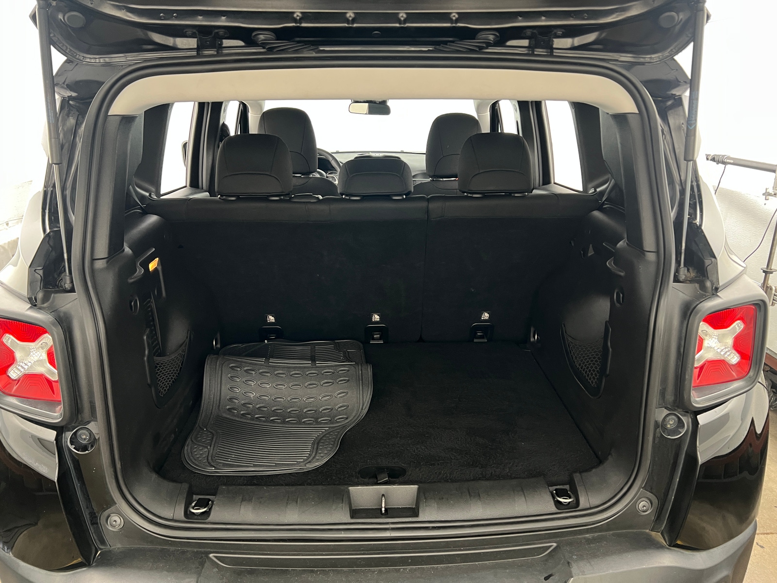 Thumbnail: 2018 Jeep Renegade - 7