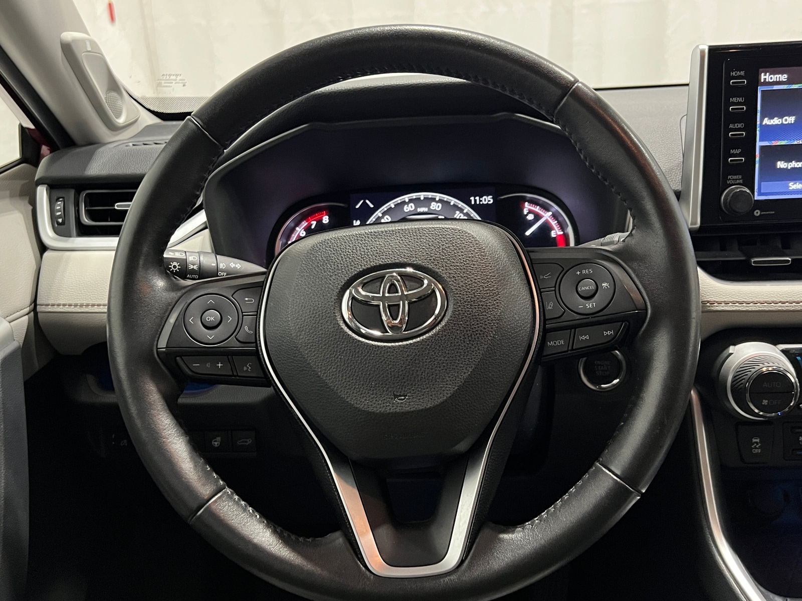 Thumbnail: 2019 Toyota RAV4 - 4