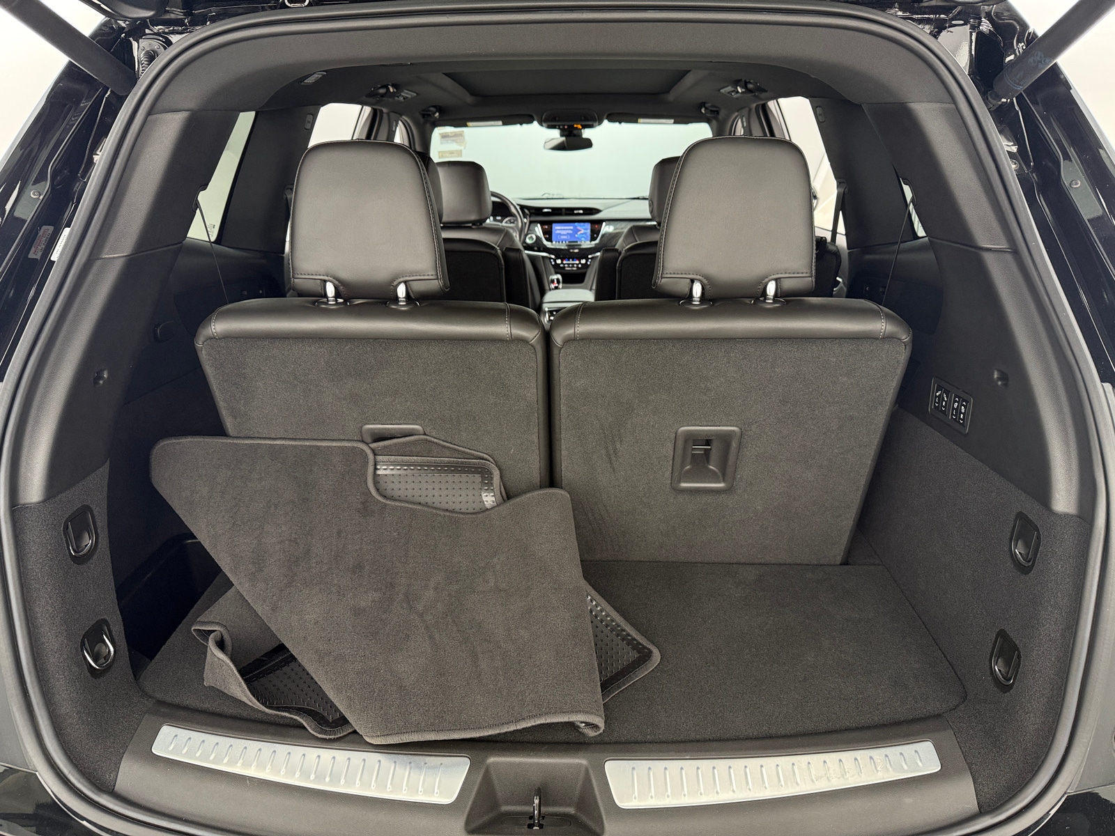 Thumbnail: 2023 Cadillac XT6 - 6