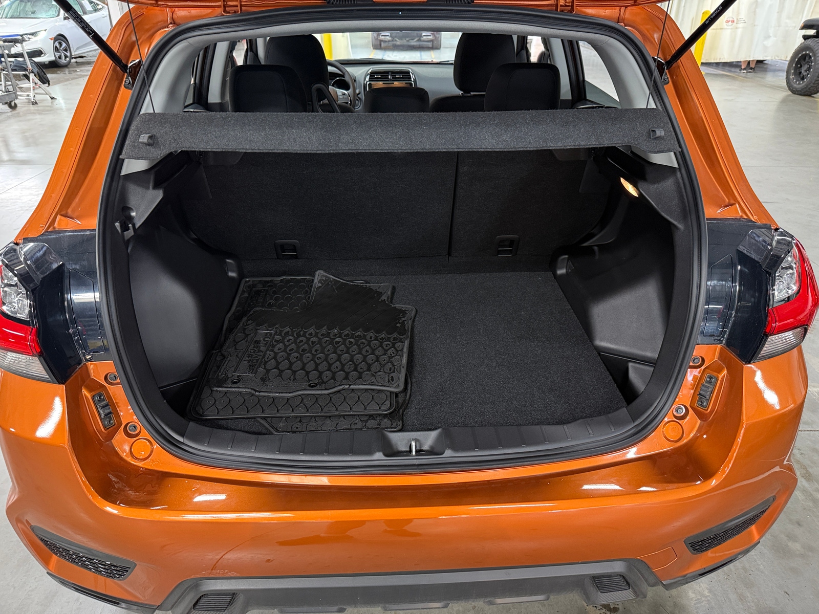 Thumbnail: 2024 Mitsubishi Outlander Sport - 7