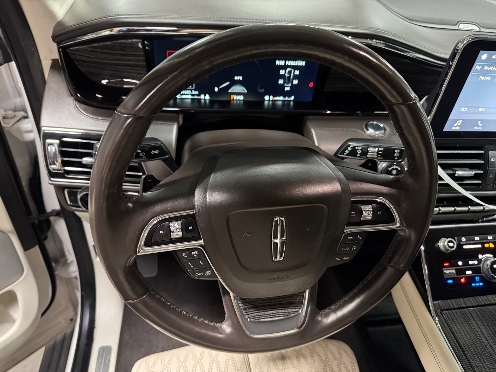 Thumbnail: 2018 Lincoln Navigator - 4