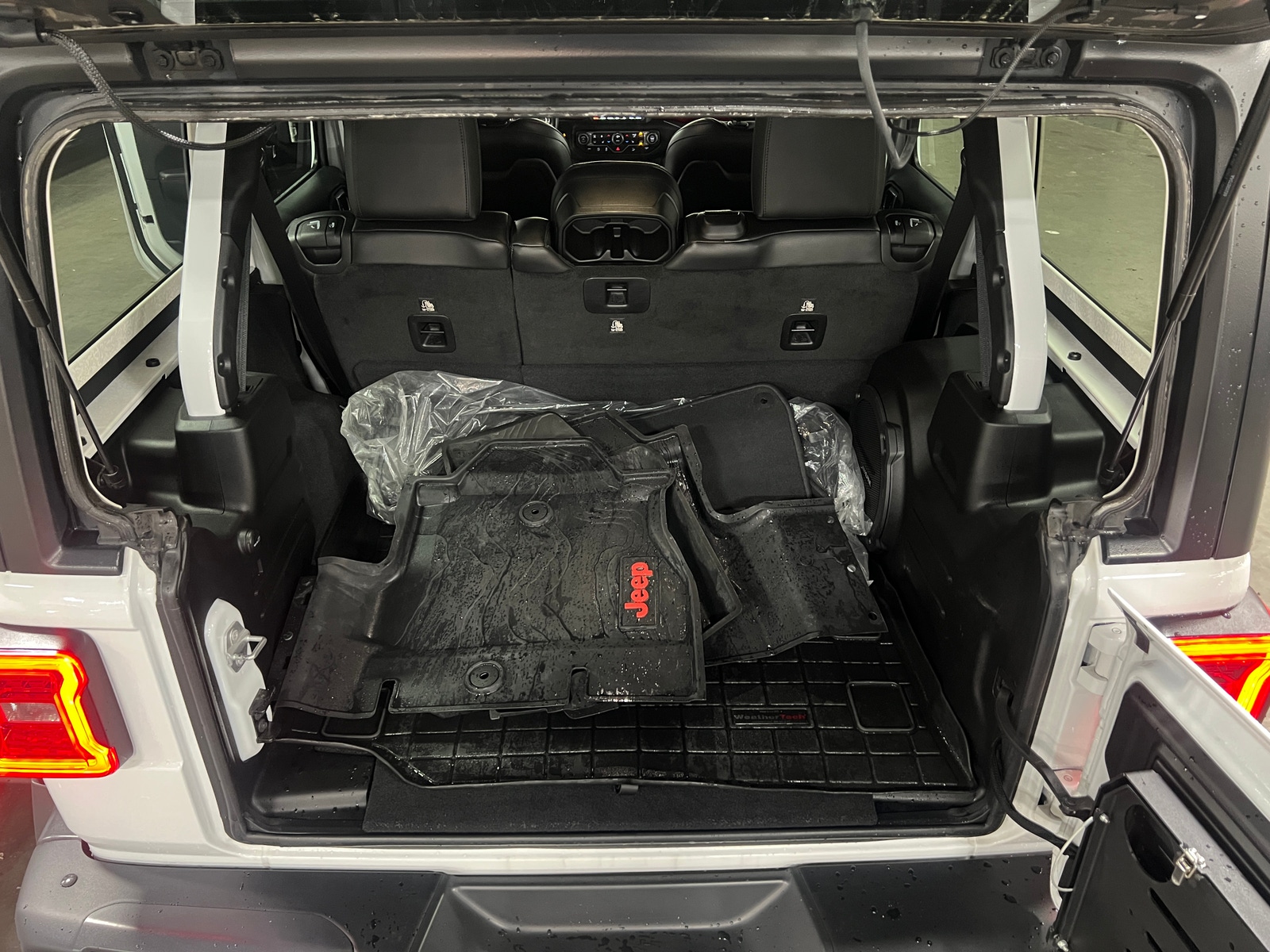 Thumbnail: 2018 Jeep Wrangler - 7