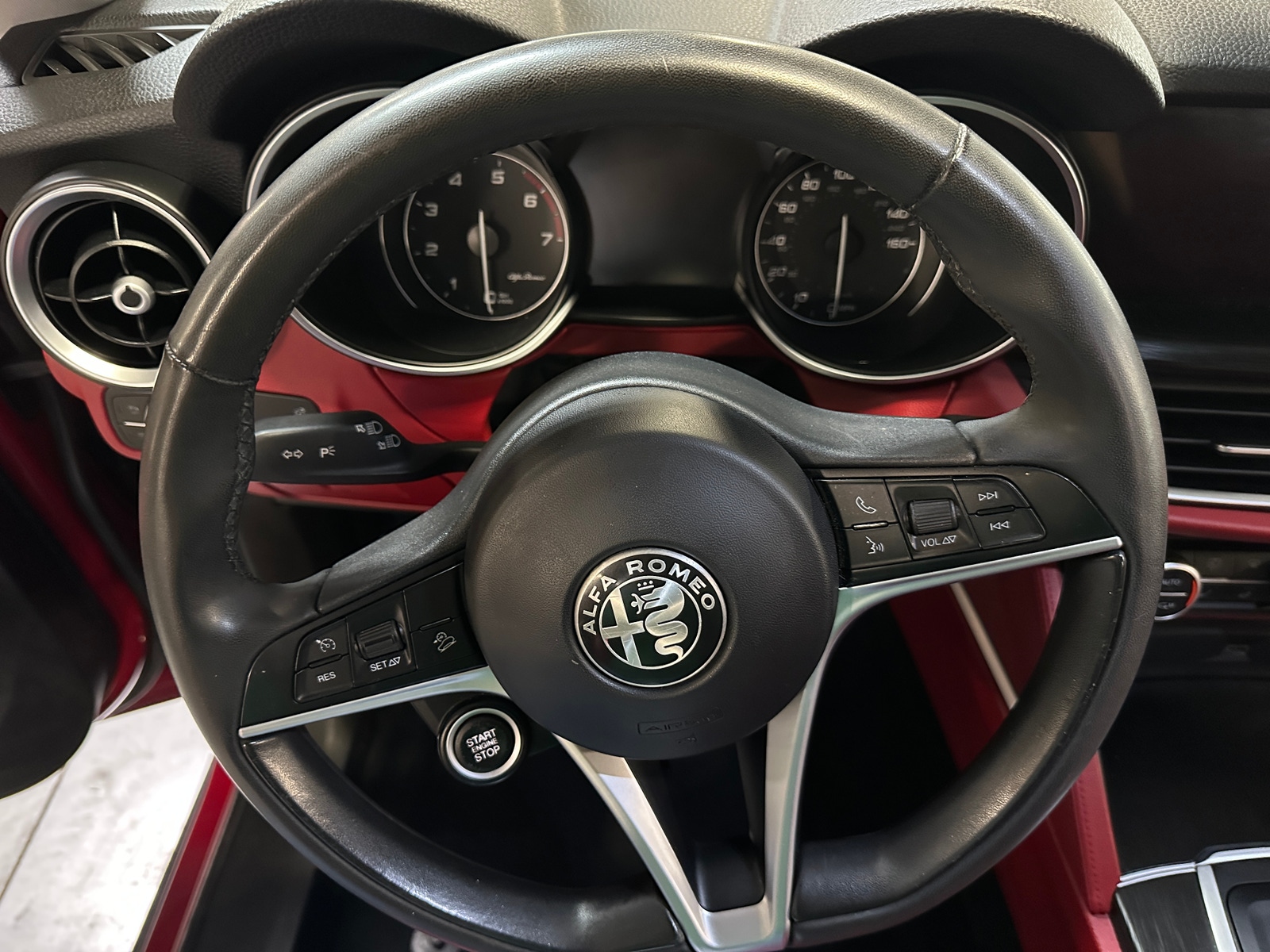 Thumbnail: 2018 Alfa Romeo Stelvio - 4