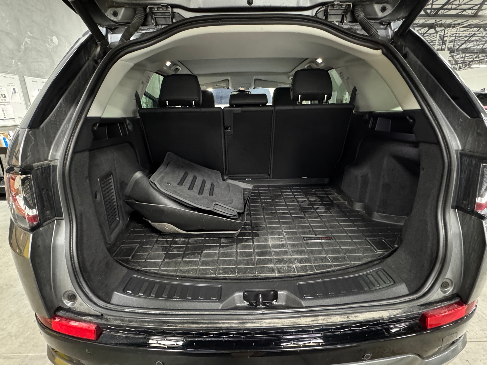 Thumbnail: 2019 Land Rover Discovery Sport - 6