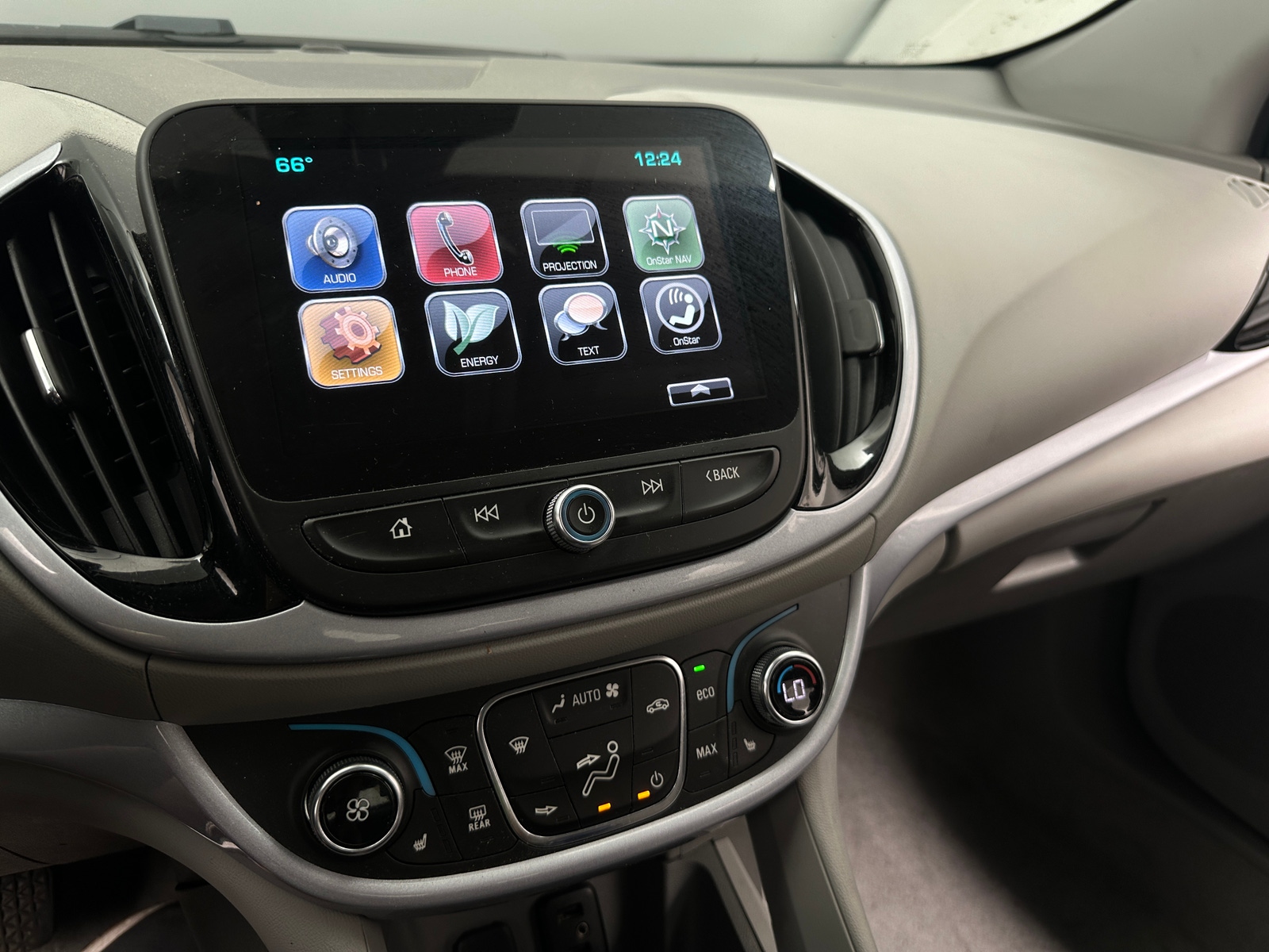 Thumbnail: 2017 Chevrolet Volt - 3