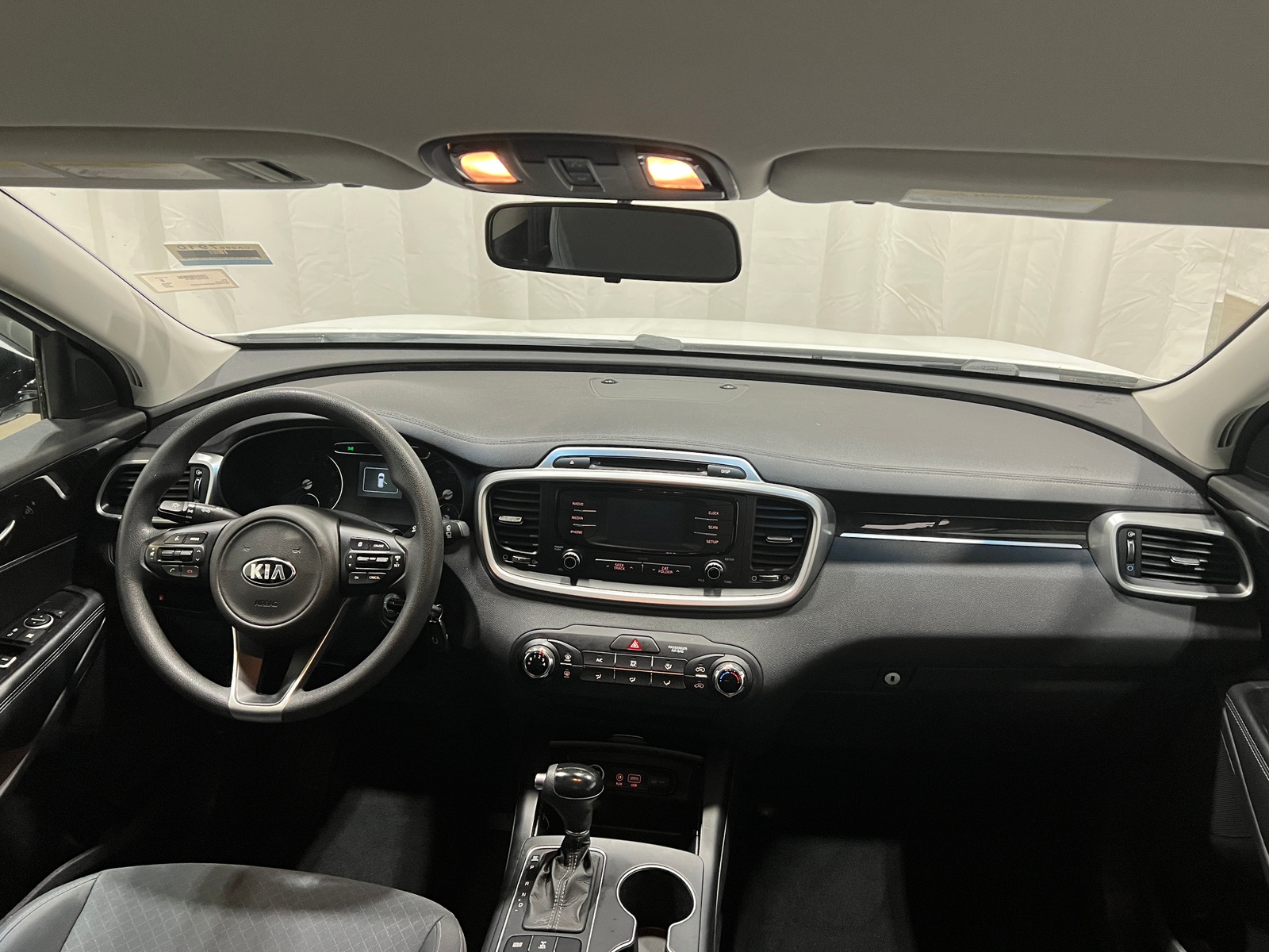 Thumbnail: 2017 Kia Sorento - 3