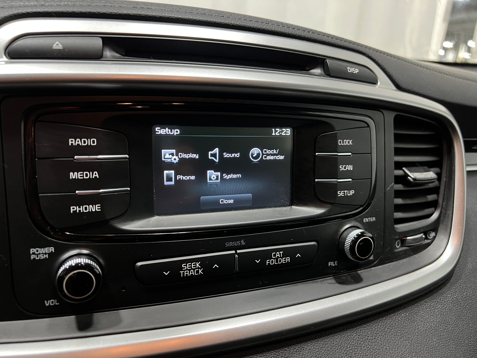 Thumbnail: 2017 Kia Sorento - 4