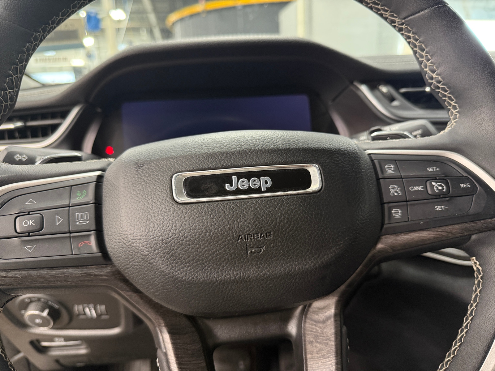 Thumbnail: 2023 Jeep Grand Cherokee - 4