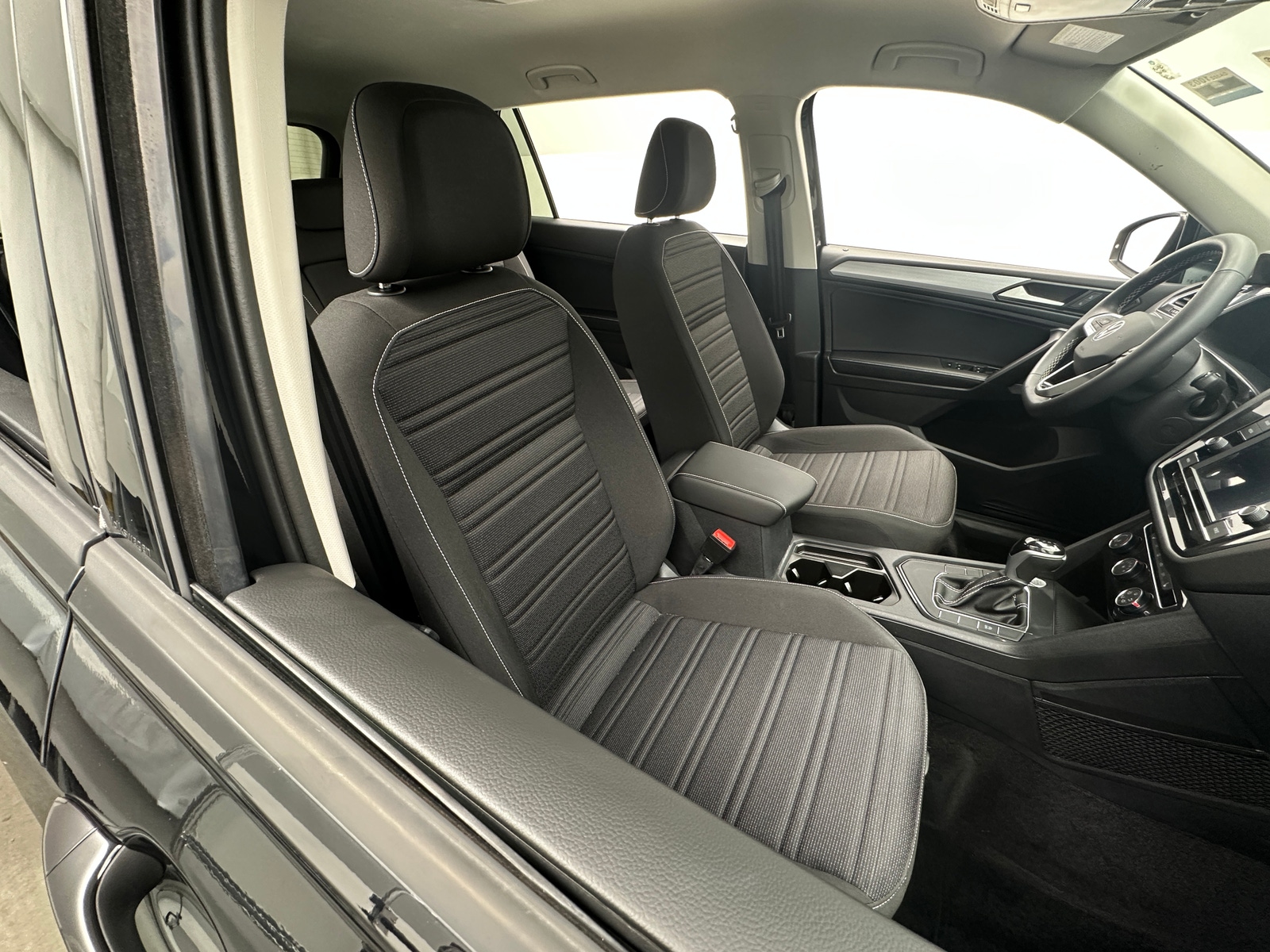 Thumbnail: 2023 Volkswagen Tiguan - 2