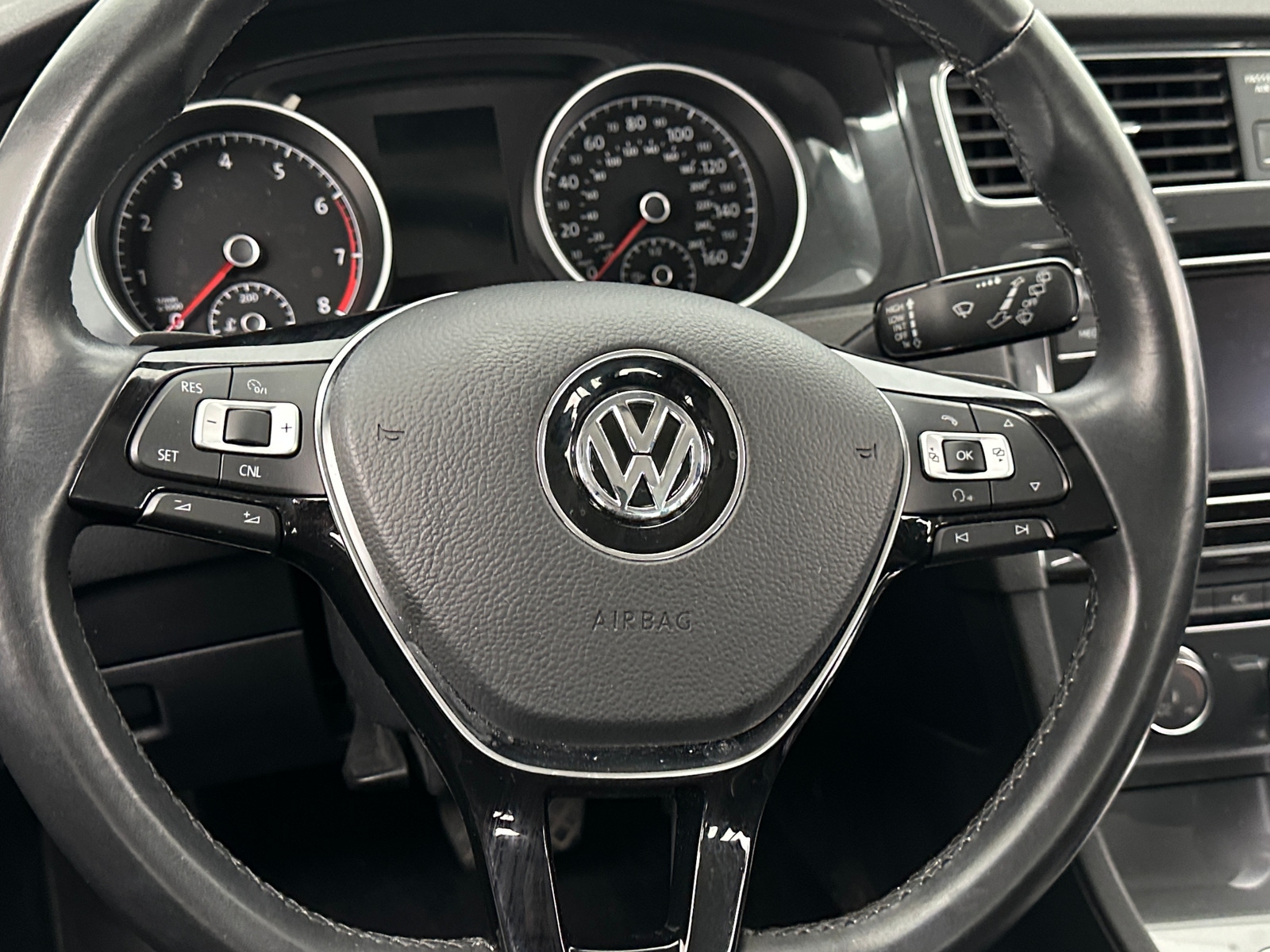 Thumbnail: 2018 Volkswagen e-Golf - 5