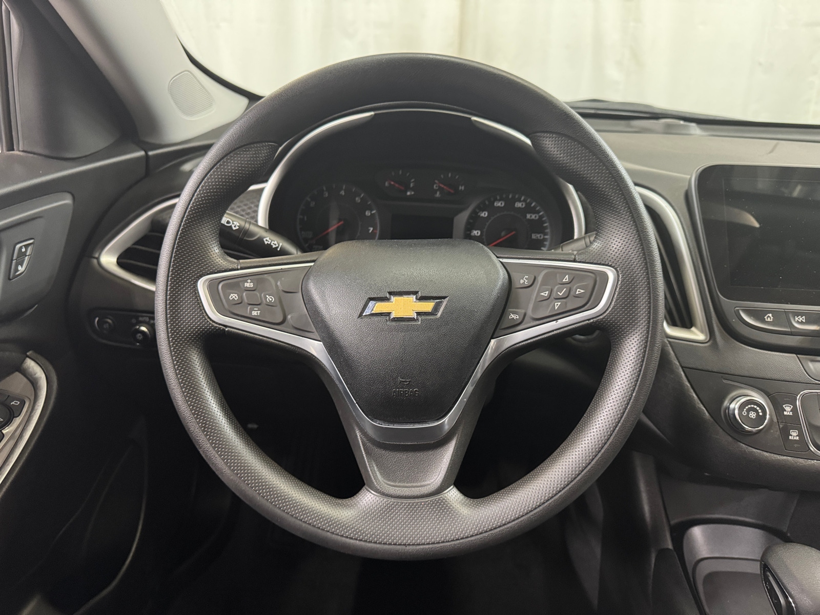 Thumbnail: 2022 Chevrolet Malibu - 5