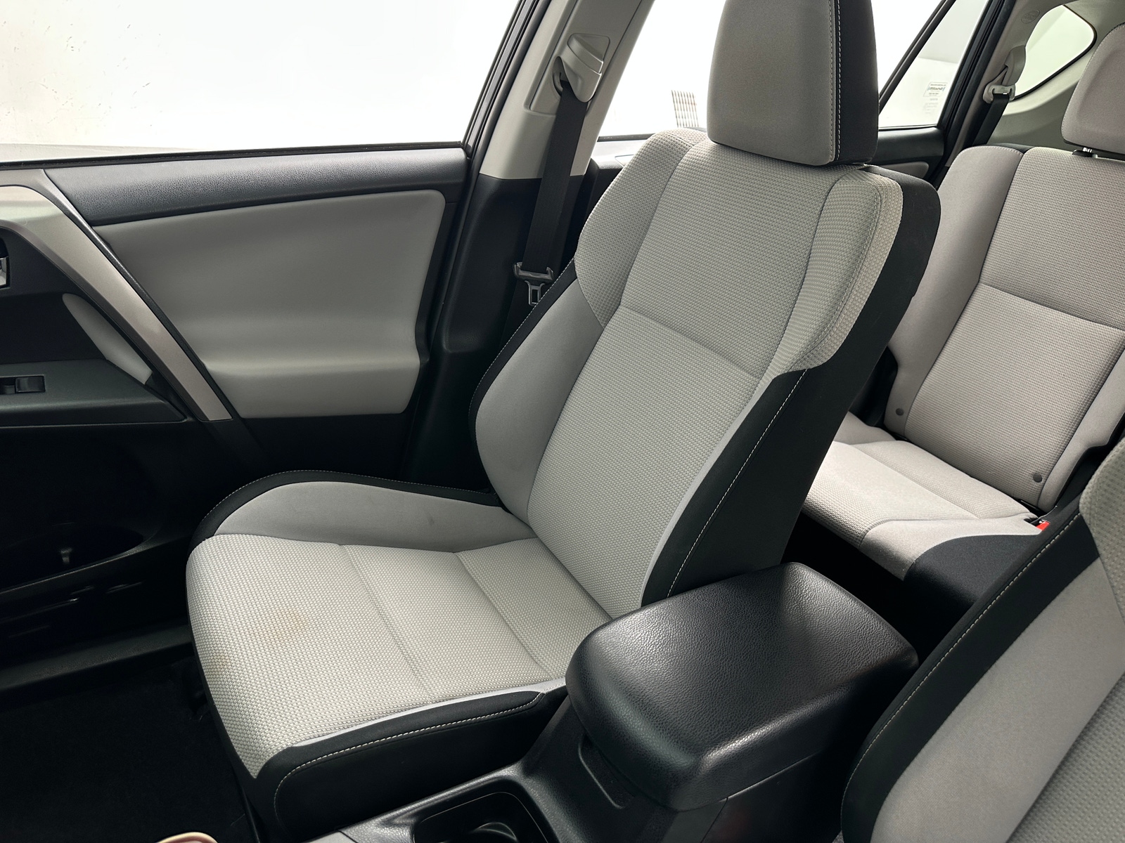 Thumbnail: 2018 Toyota RAV4 - 2