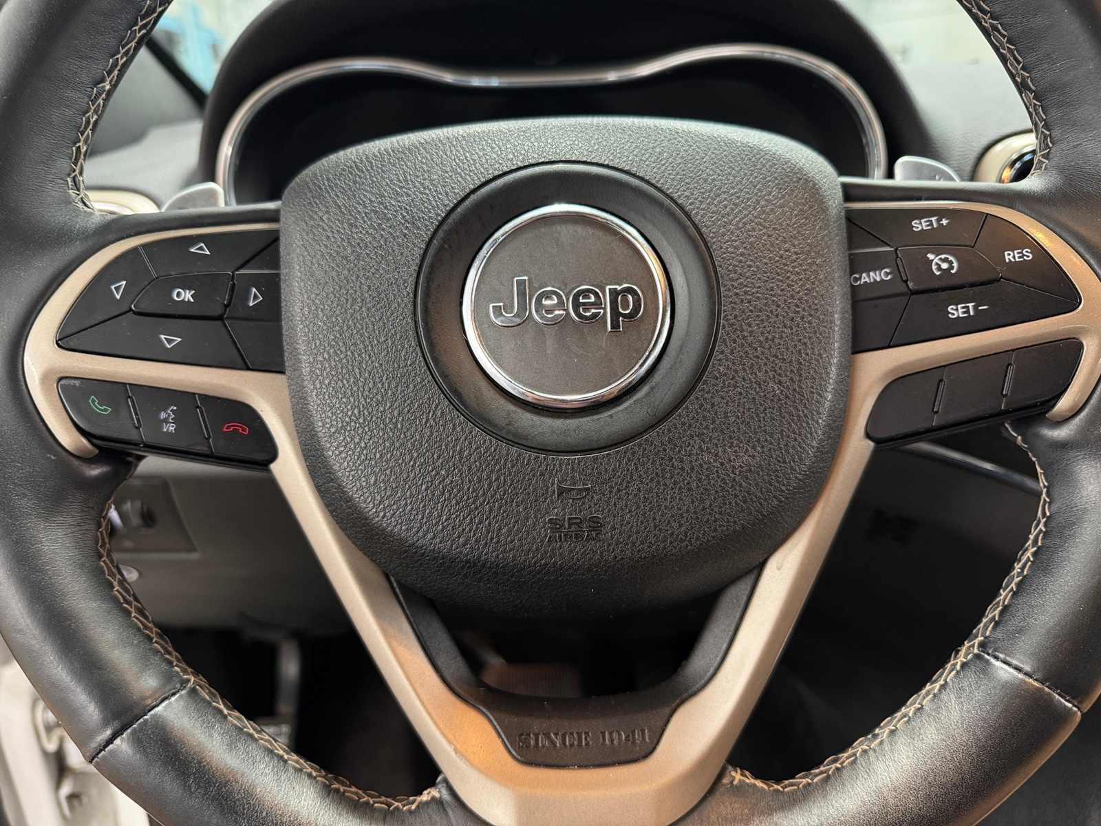 Thumbnail: 2017 Jeep Grand Cherokee - 4