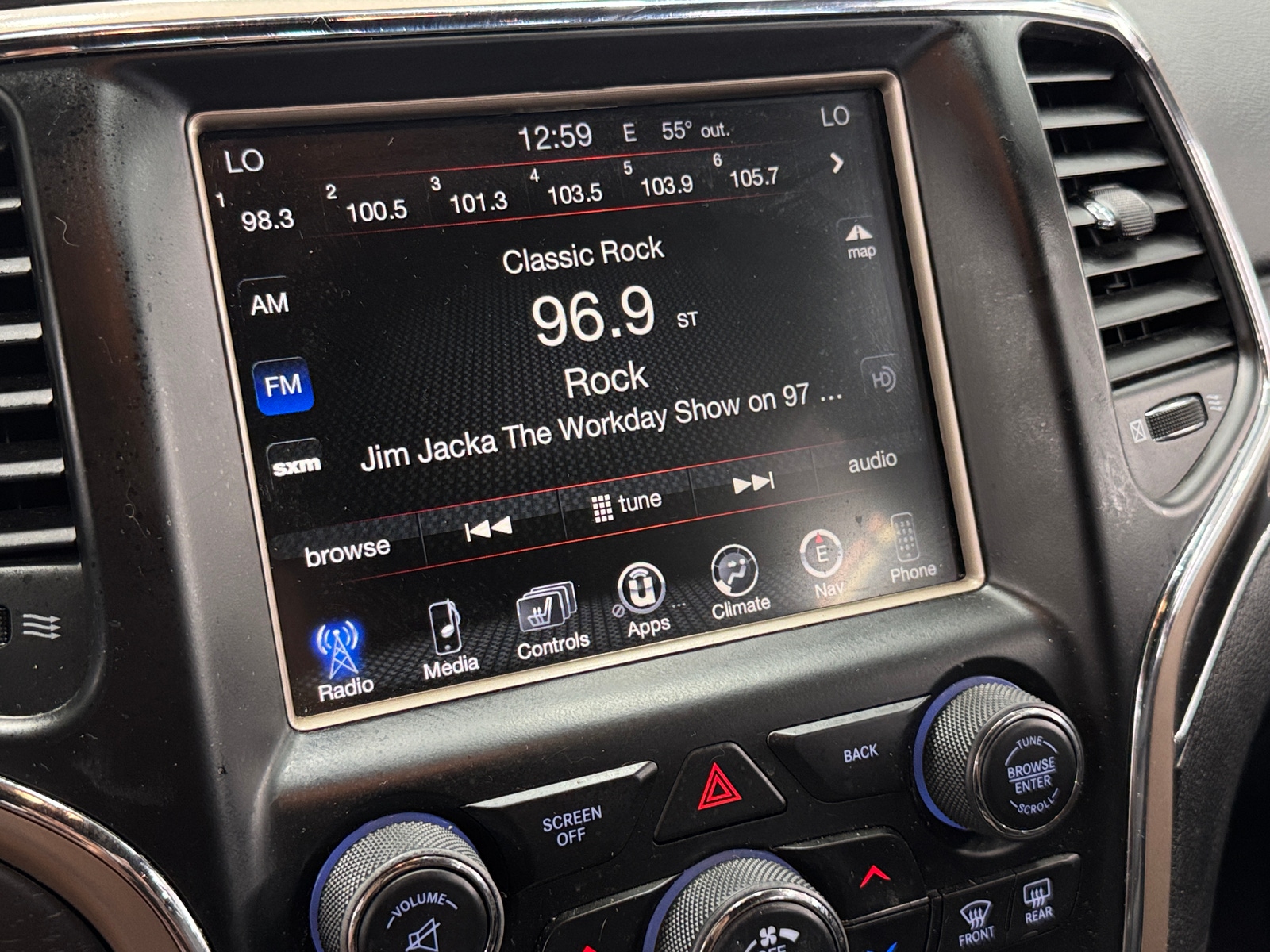 Thumbnail: 2017 Jeep Grand Cherokee - 3