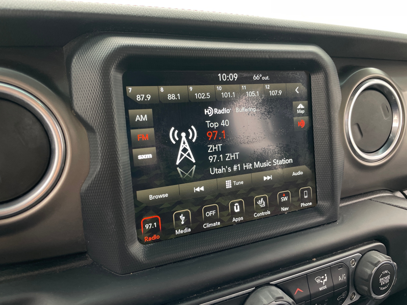 Thumbnail: 2019 Jeep Wrangler - 3