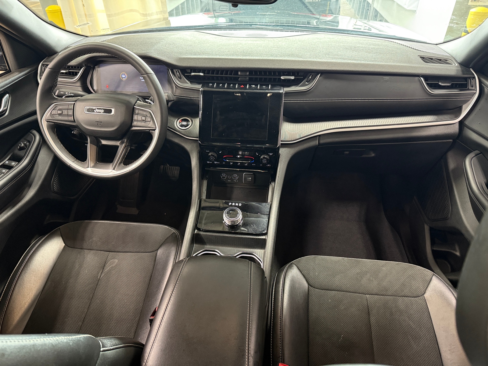 Thumbnail: 2024 Jeep Grand Cherokee L - 3