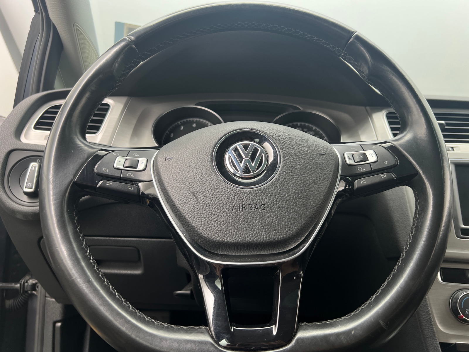 Thumbnail: 2017 Volkswagen Golf - 4