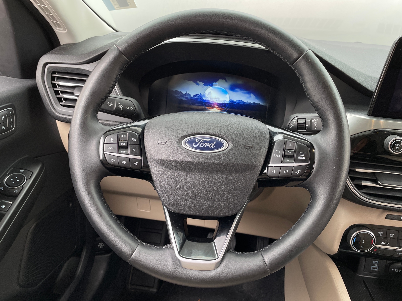 Thumbnail: 2022 Ford Escape - 4