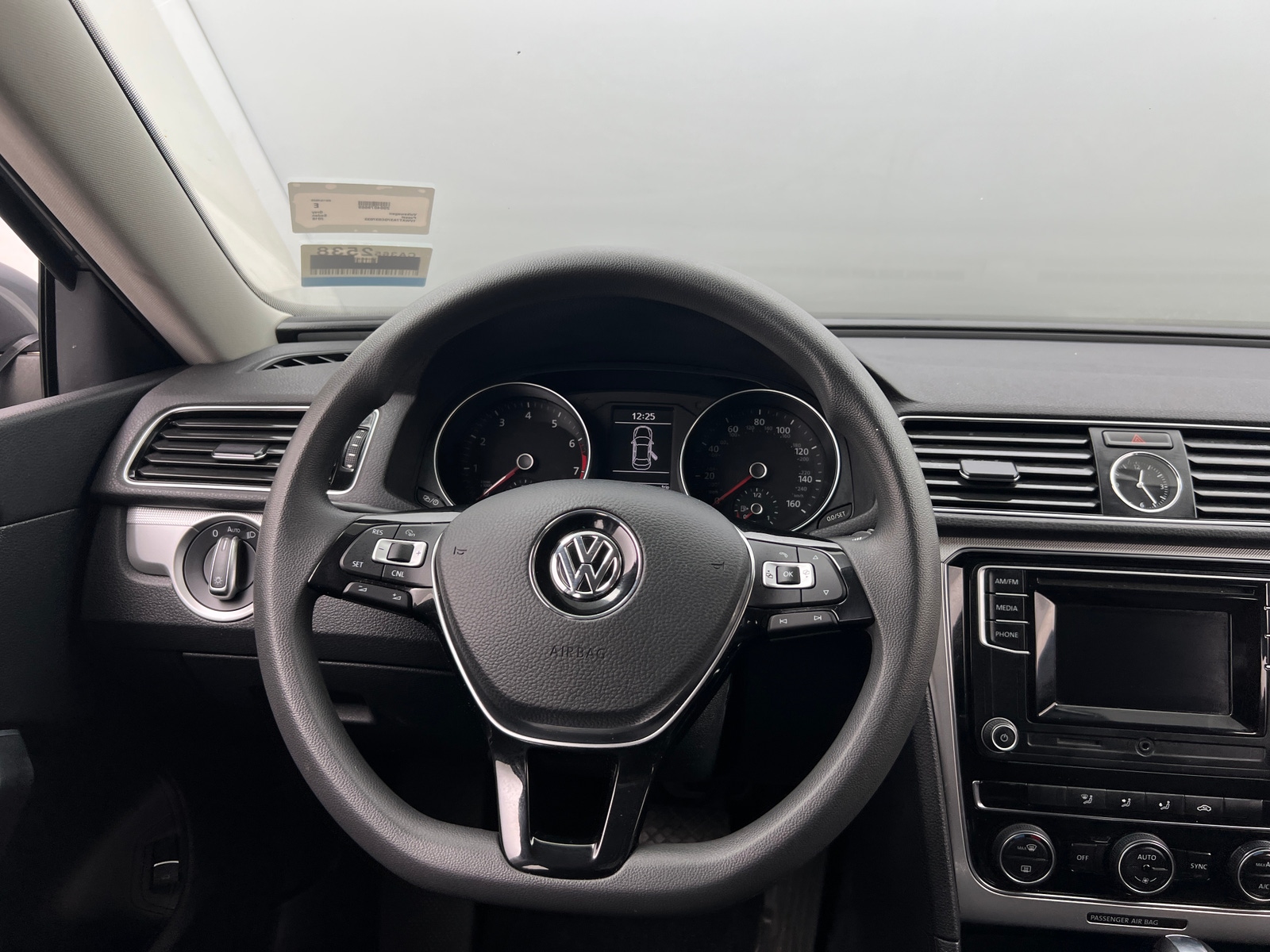 Thumbnail: 2016 Volkswagen Passat - 5