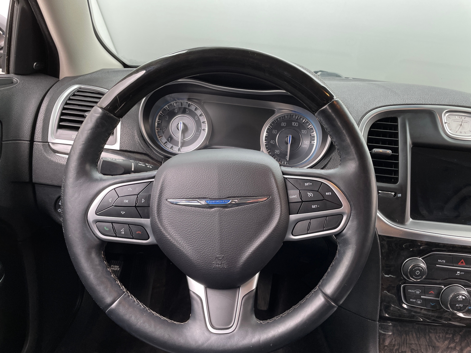 Thumbnail: 2018 Chrysler 300 - 4