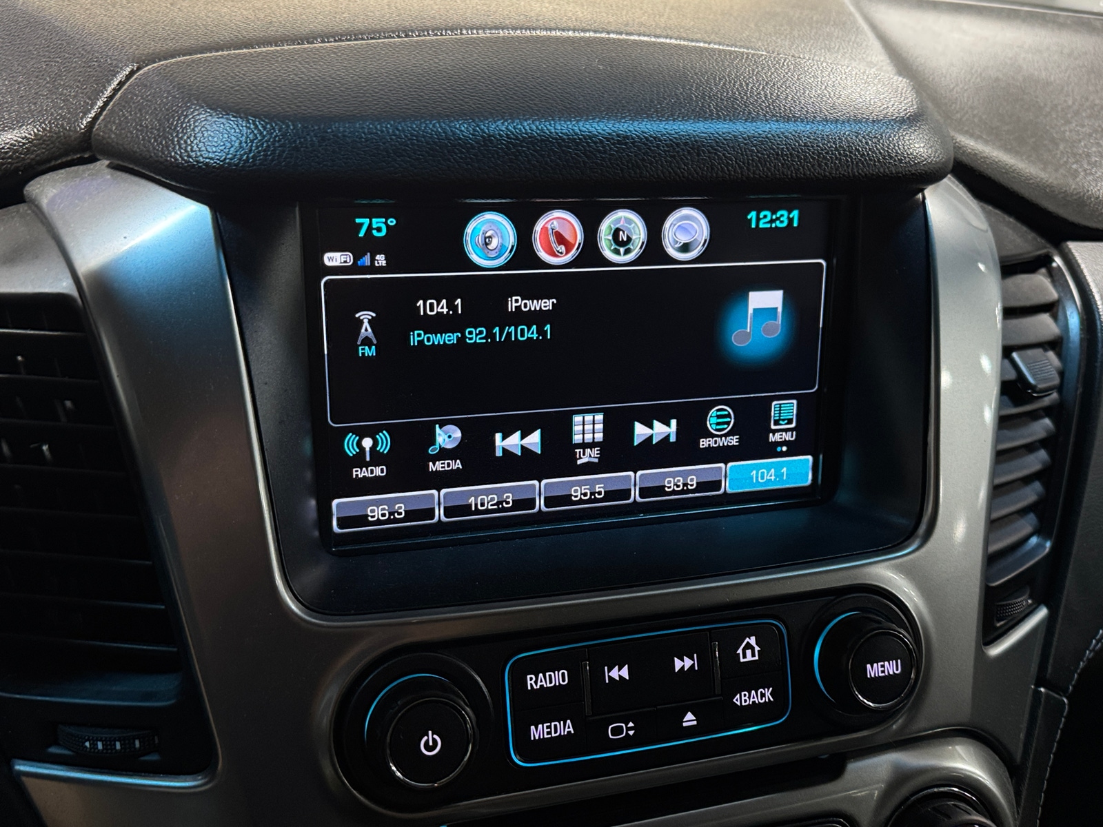 Thumbnail: 2017 Chevrolet Suburban - 4