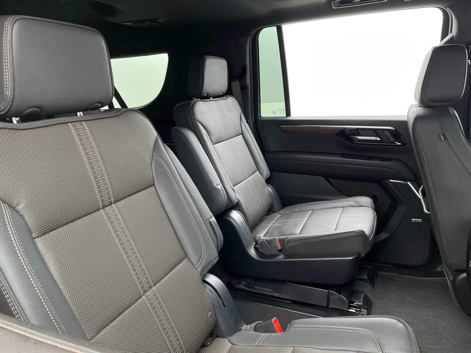 Thumbnail: 2025 Chevrolet Suburban - 5