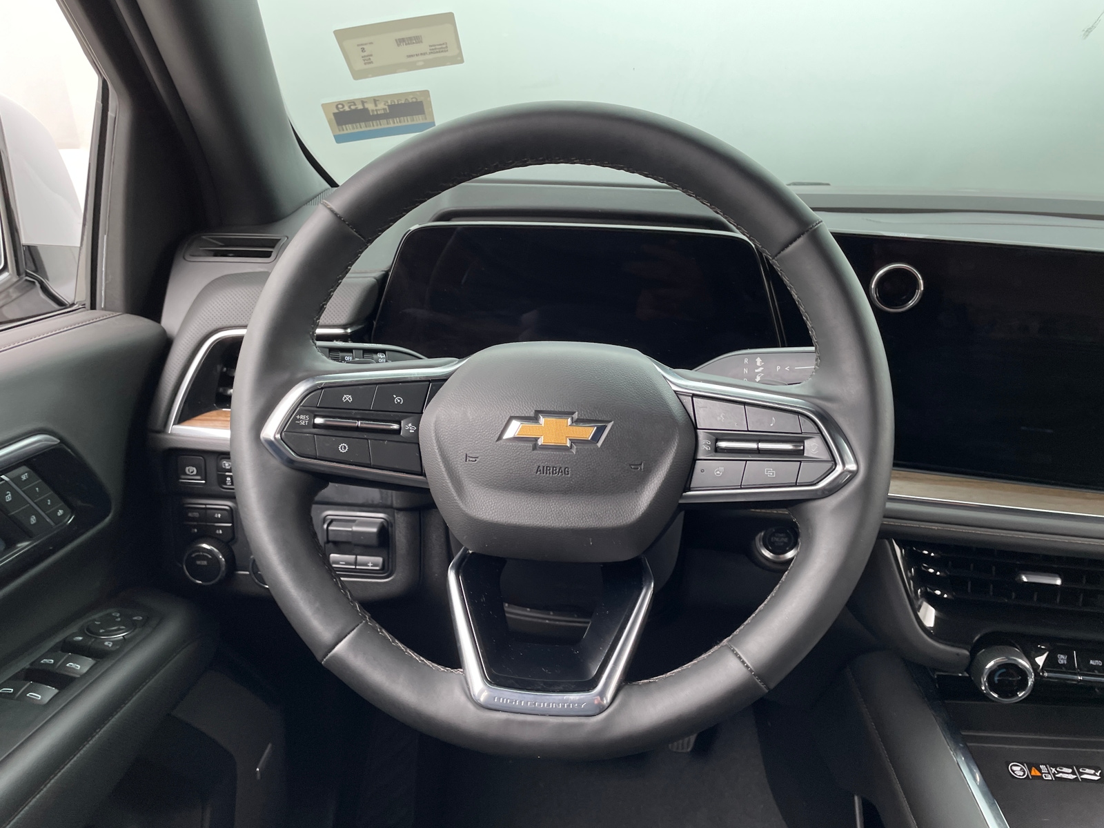 Thumbnail: 2025 Chevrolet Suburban - 4
