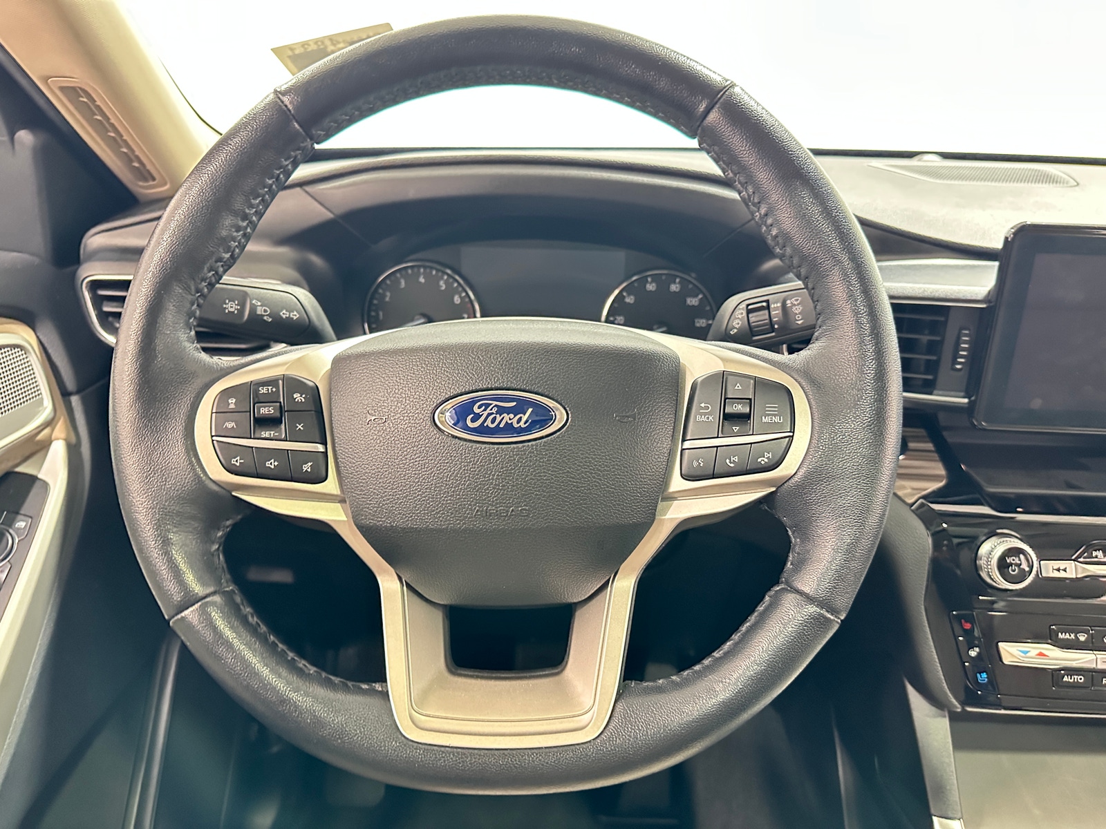 Thumbnail: 2022 Ford Explorer - 4