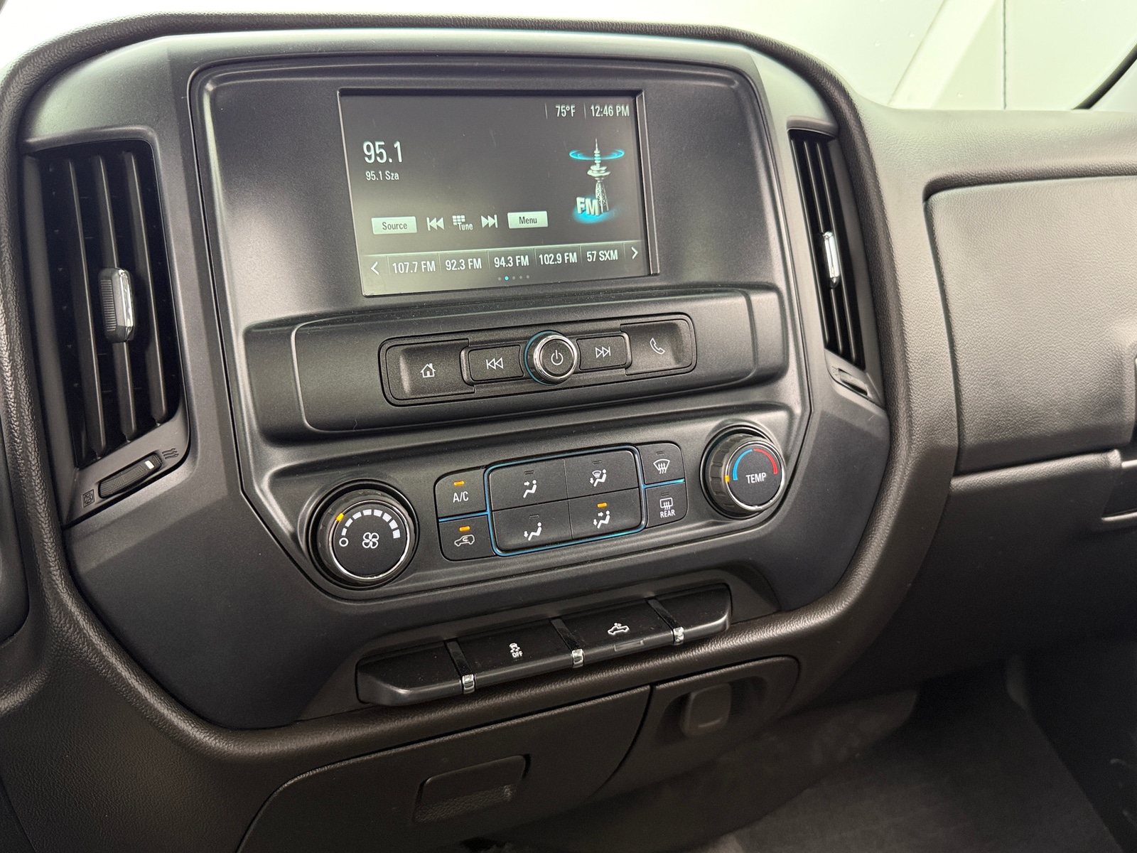 Thumbnail: 2019 Chevrolet Silverado 1500 - 4
