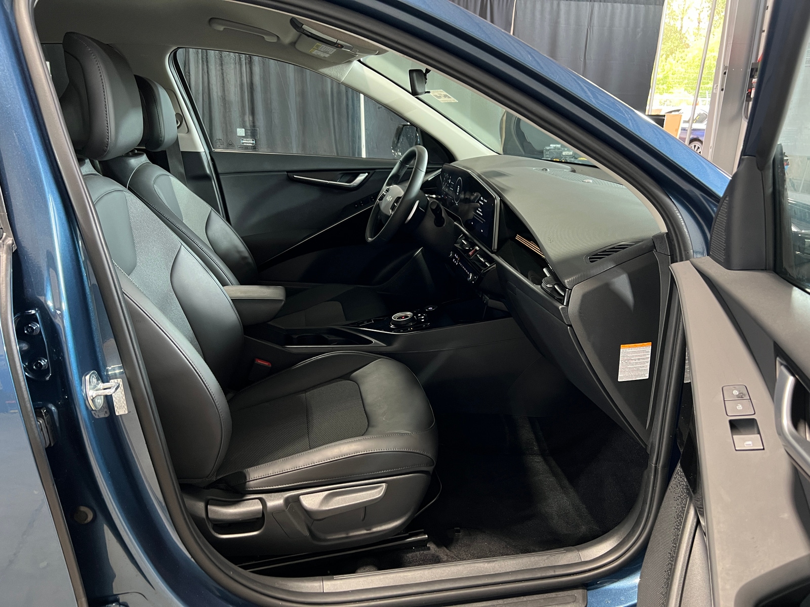 Thumbnail: 2023 Kia Niro - 2