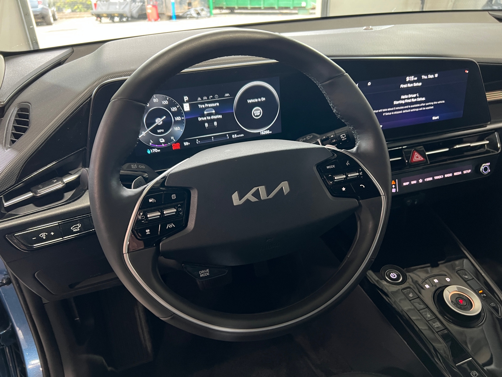 Thumbnail: 2023 Kia Niro - 5