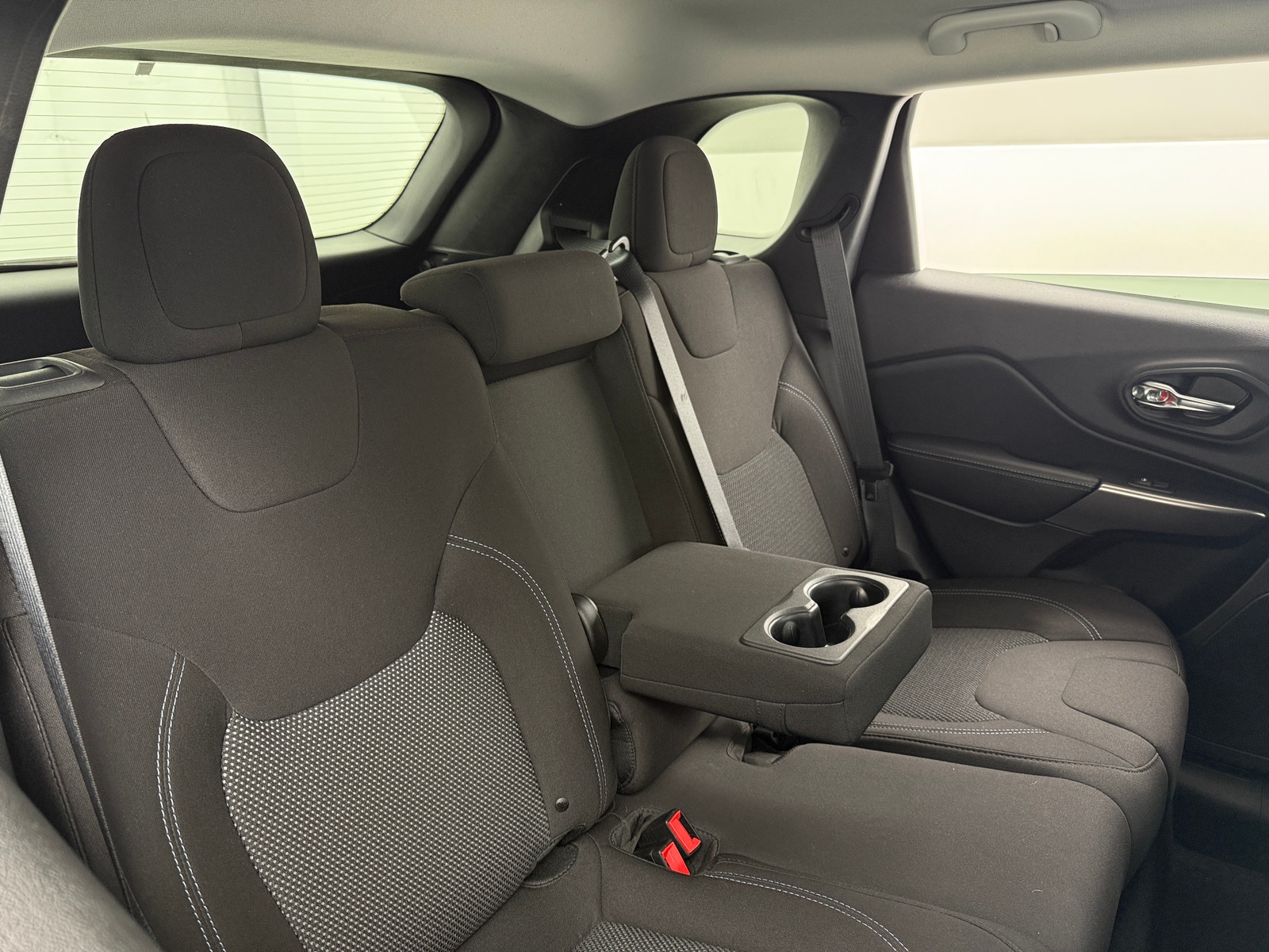Thumbnail: 2019 Jeep Cherokee - 6
