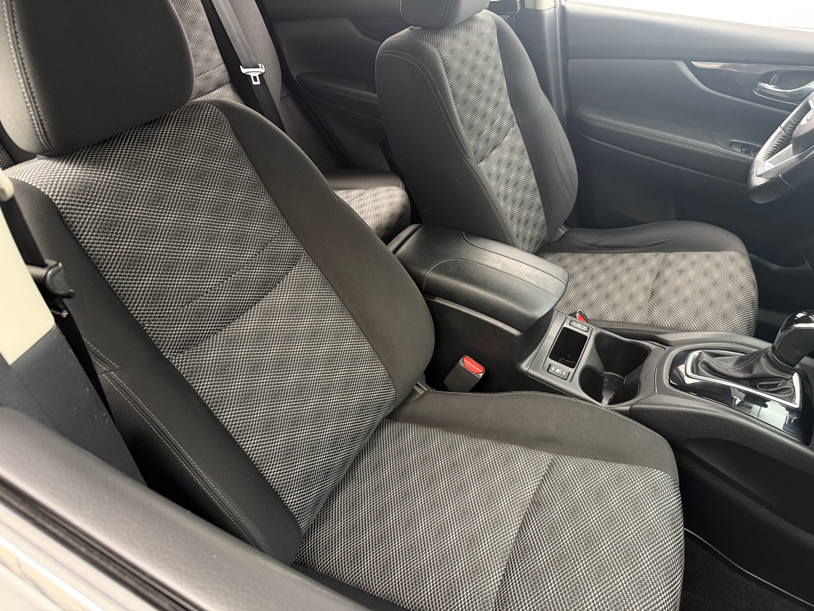 Thumbnail: 2017 Nissan Rogue Sport - 2