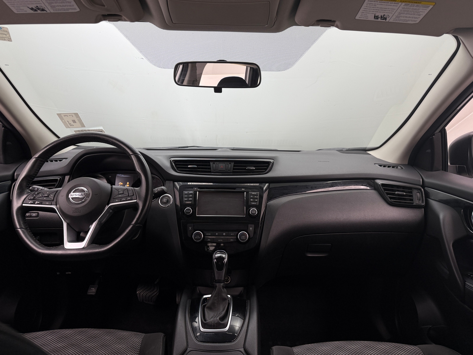 Thumbnail: 2017 Nissan Rogue Sport - 3