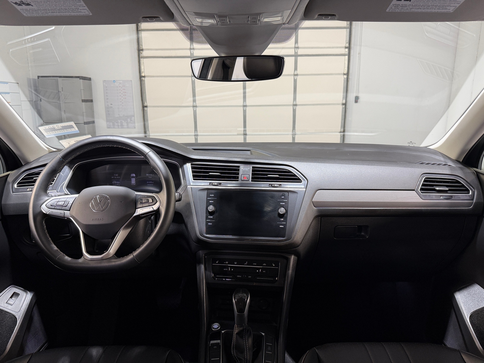 Thumbnail: 2024 Volkswagen Tiguan - 2