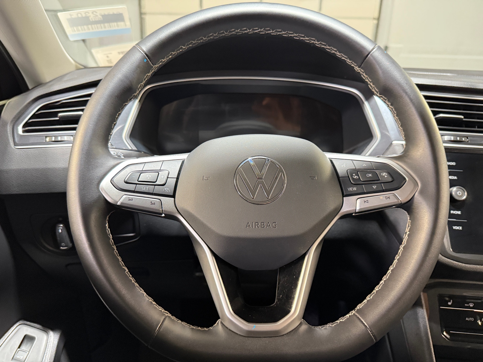 Thumbnail: 2024 Volkswagen Tiguan - 4