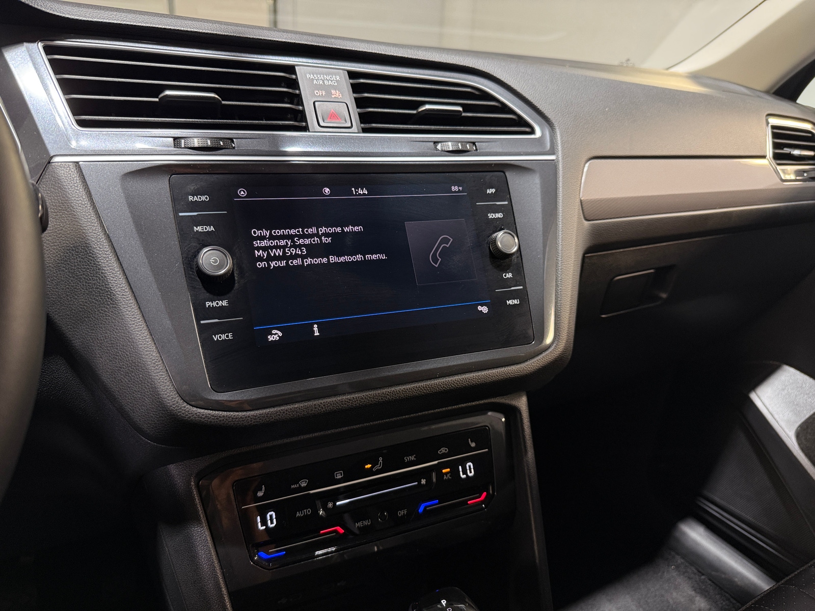 Thumbnail: 2024 Volkswagen Tiguan - 3