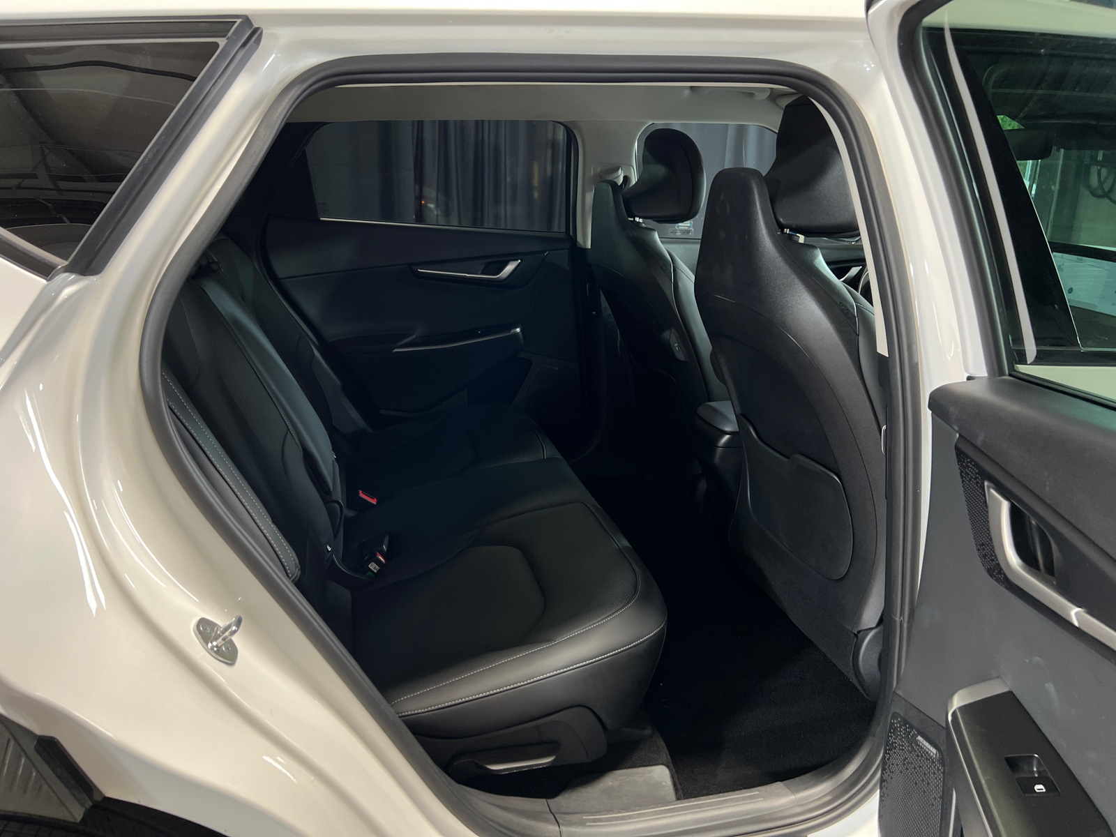 Thumbnail: 2023 Kia EV6 - 5
