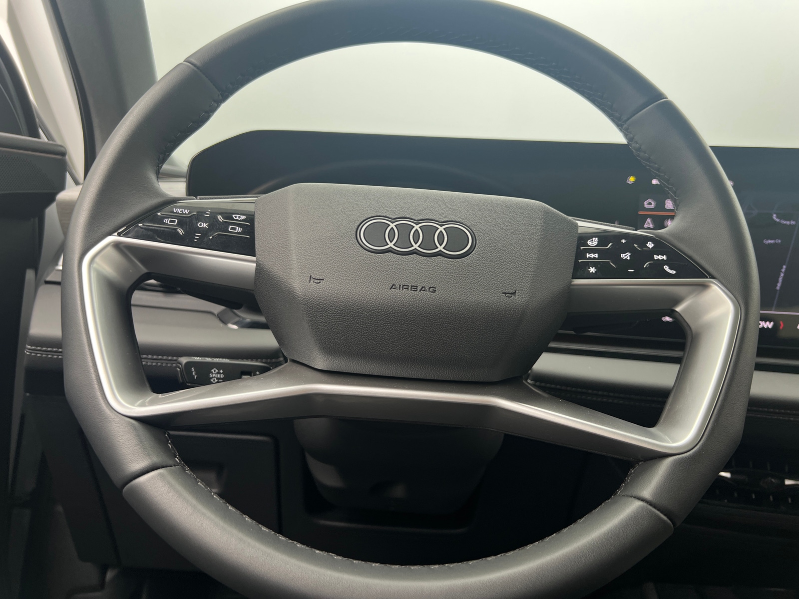 Thumbnail: 2025 Audi Q6 e-tron - 4