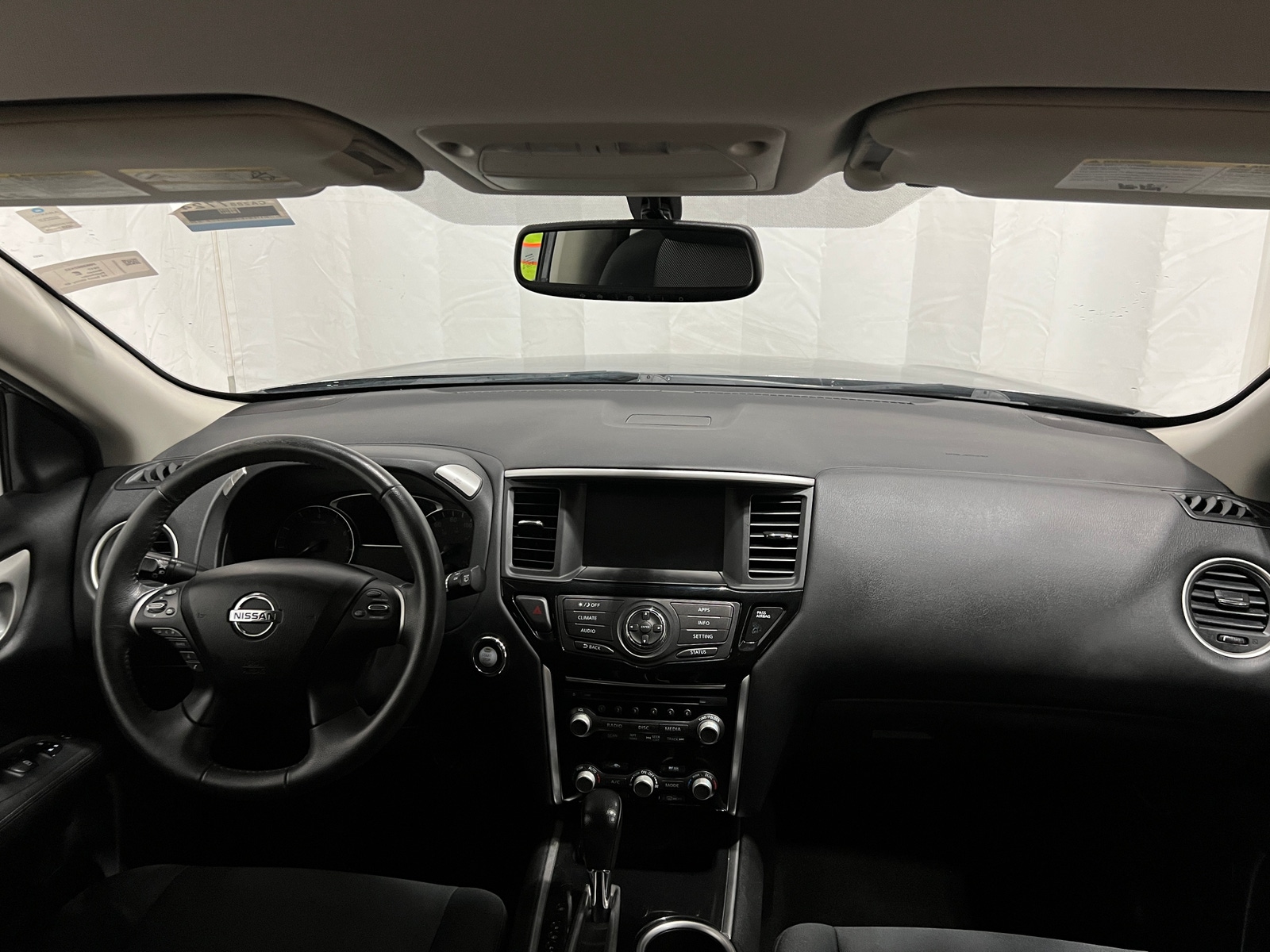 Thumbnail: 2017 Nissan Pathfinder - 3